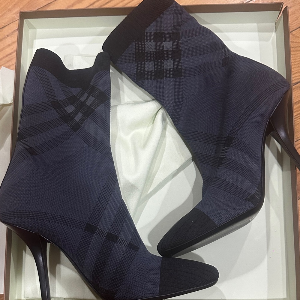 Chic Black Plaid Heeled Boots